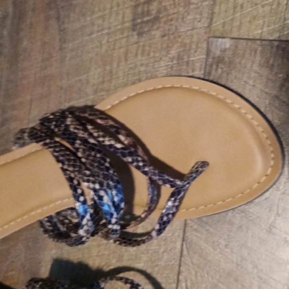 Fergie Fergalicious sandals reptile❤️❤️ - Picture 3 of 6